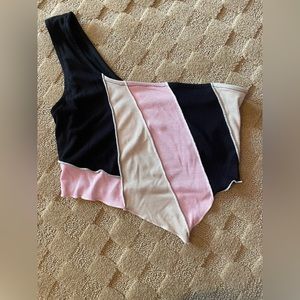 One shoulder crop top
